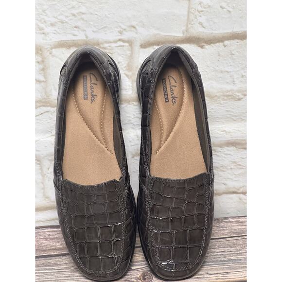 Clarks Brown Faux Croc Patent Leather Slip on Loafers Shoes Womens 7M - Picture 1 of 16